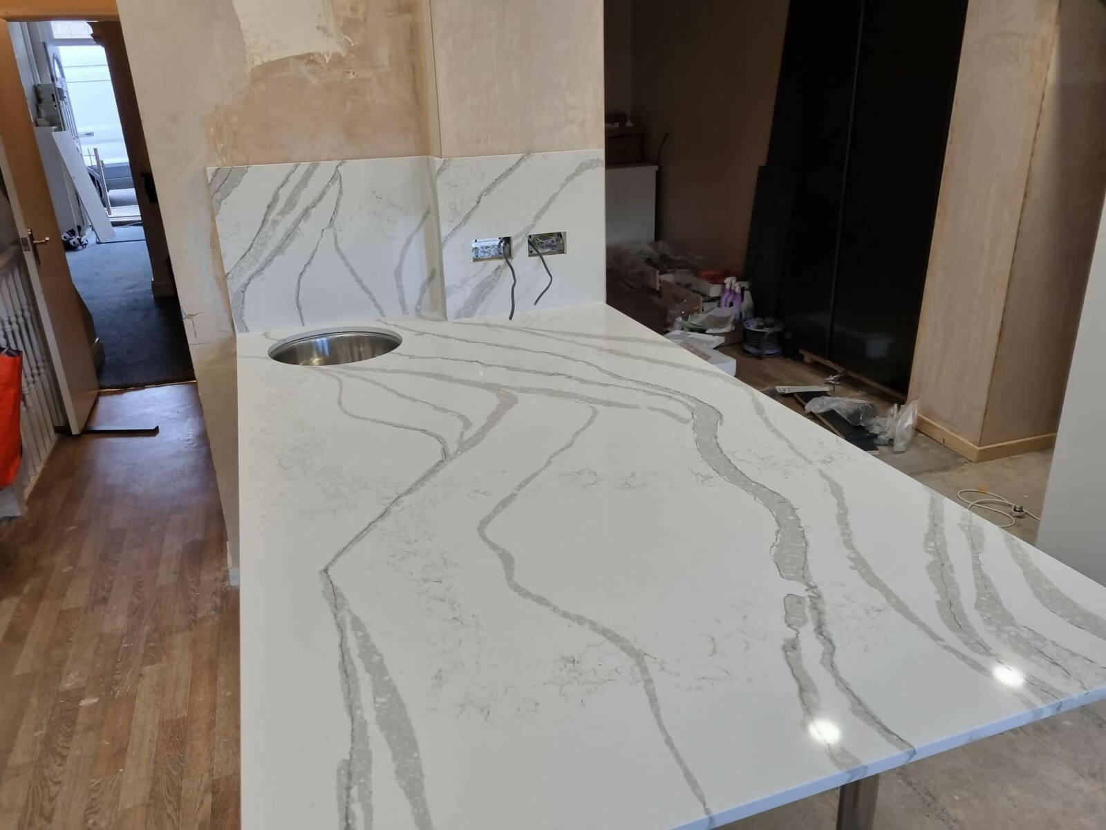 CALACATTA WAVE LIGHT QUARTZ,Quartz,Worldwide Stone Ltd,www.work-tops.com